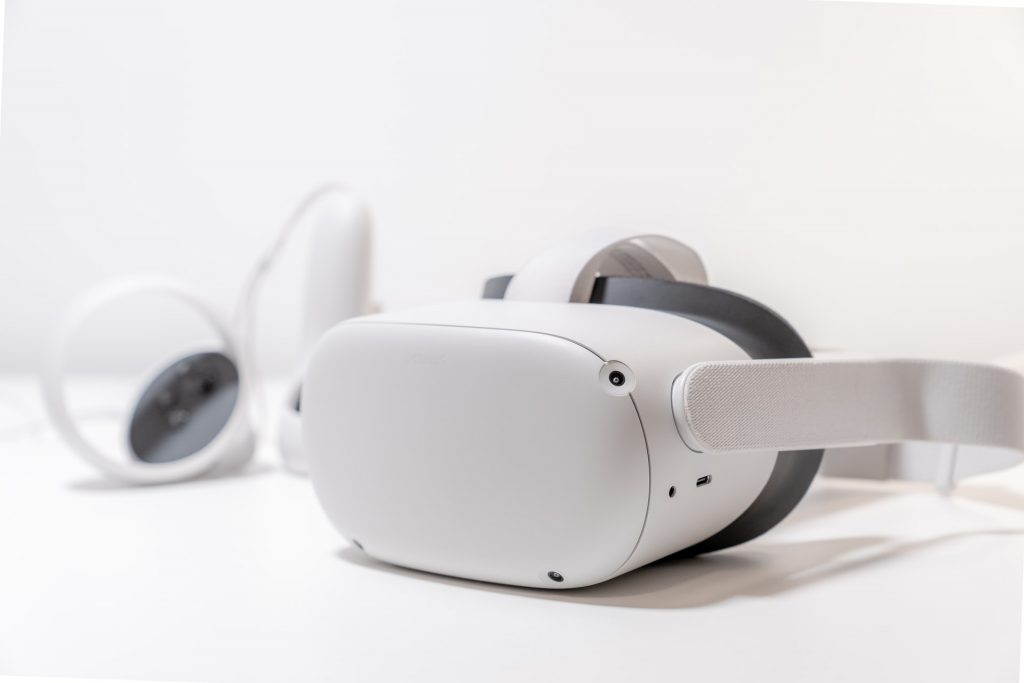 white oculus headset